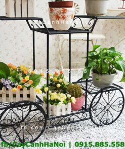 Giá sắt trang trí sân vườn dáng xe đẩy