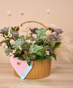 Giỏ hoa sen đá mừng ngày phụ nữ 8/3 làm bằng mây đan