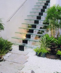 Tiểu cảnh gầm cầu thang hiện đại với cây xanh