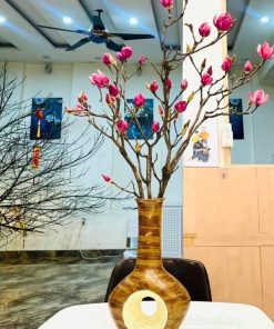 Bình hoa mộc lan cắt cành để bàn đẹp